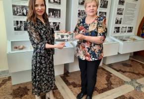 Дочь бывшего директора Театра им. Н. Бестужева подарила театральному музею материалы в память об отце