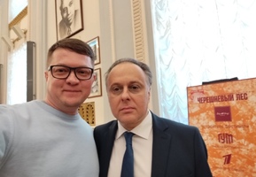 Режиссер театра Евгений Мордвин прошел практику в театре Вахтангова