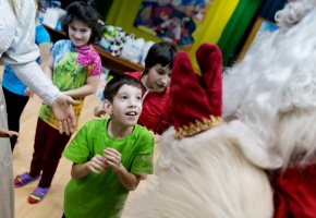 Театр Бестужева провел акцию «Новый год – детям-сиротам»