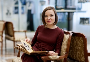Заведующая музеем театра Бестужева приняла участие в Международном музейно-театральном форуме