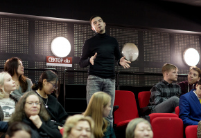 В Театре им. Н. Бестужева в ходе «Есенинского гастрольного тура» прошел театральный лекторий